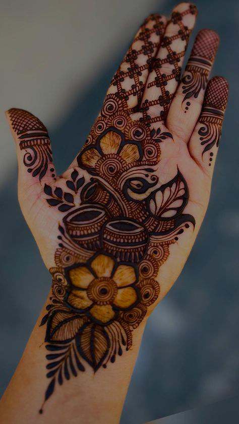 Trendy Arabic Mehendi Designs Front Hand