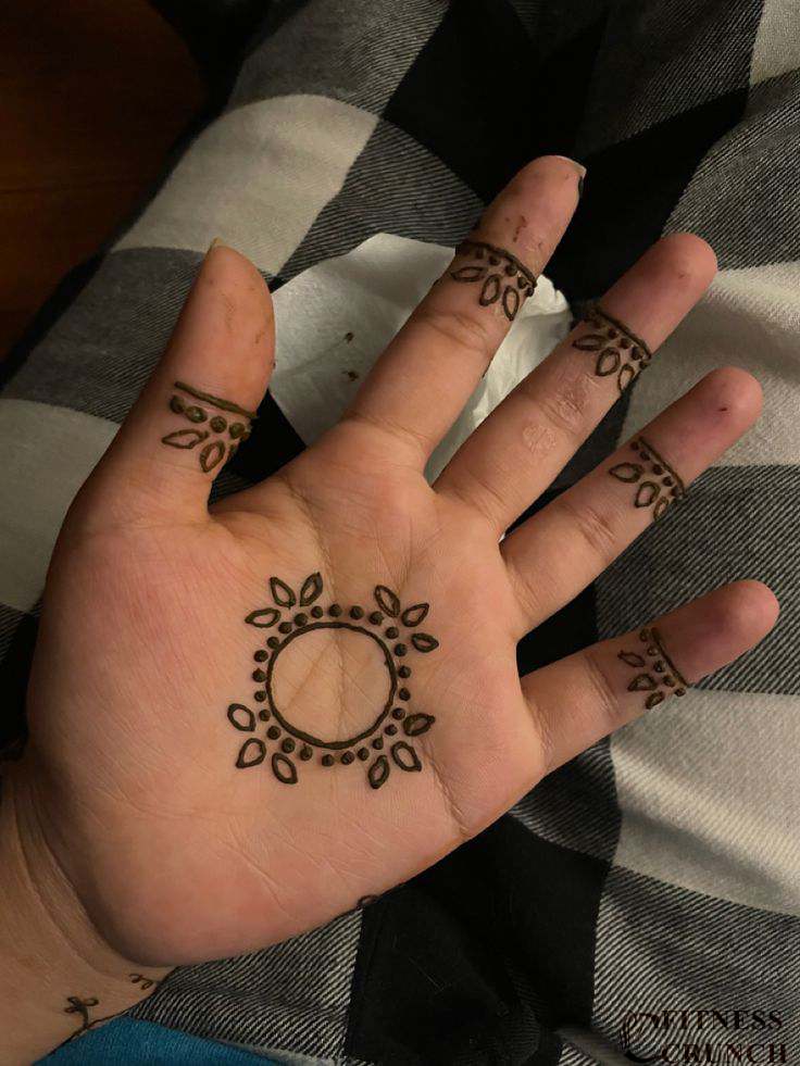 Front Side Mehndi Design Simple