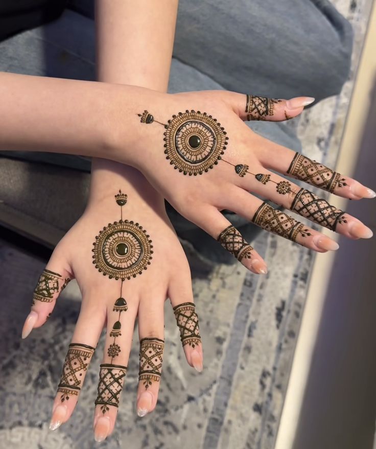 Unique Minimal Mehndi Designs